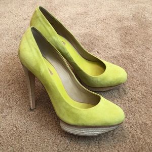 BCBGMAXAZRIA lime green suede heels with platform